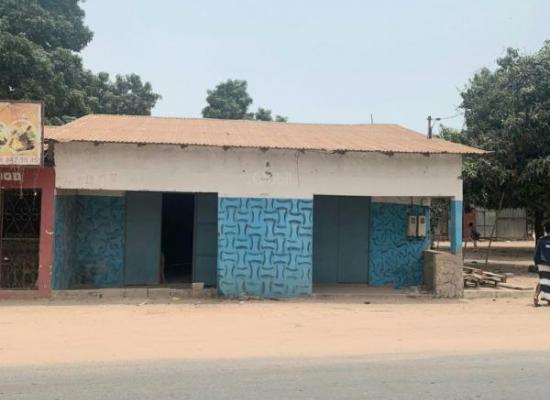 À Louer Grand Magasin de 160 m² idéalement situé à Bocotte (Cap Skirring)