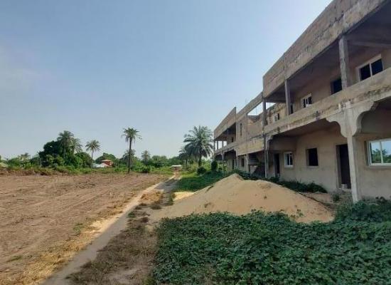 Terrain de 450 m² à vendre à Cap Skirring – Emplacement stratégique, accès route, documents NICAD & 