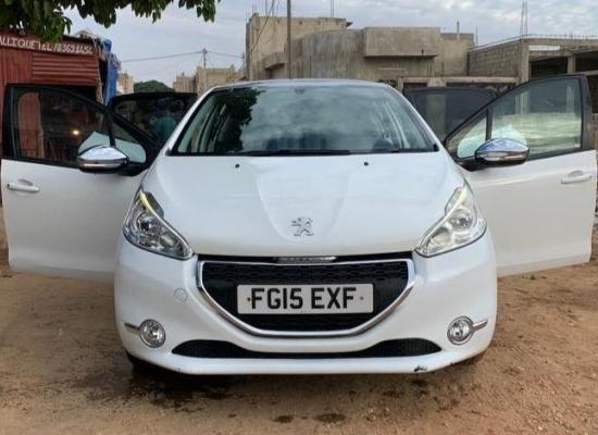 Je vends ma voiture Peugeot 208 2015