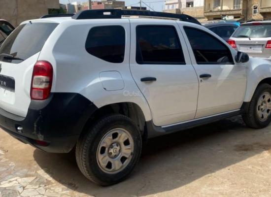 Renault Duster Année 2016 Automatique Essence  Intérieur tissu Climatisé  Venant très propre Full op