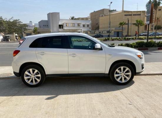 Mutsibishi RVR année 2015 essence automatique climatisée intérieur tissu très propre km 98mill